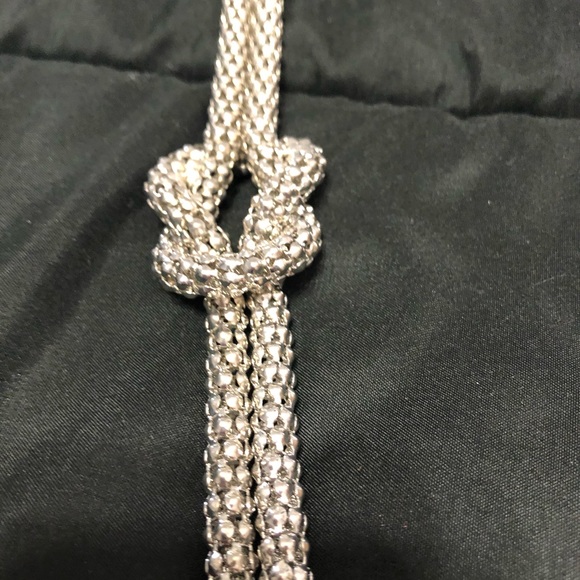 Silver necklace with Pearl and rhinestone detail - Picture 5 of 5
